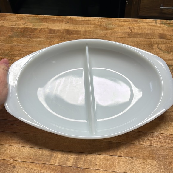 Pyrex Milk Glass Server - Picture 5 of 5